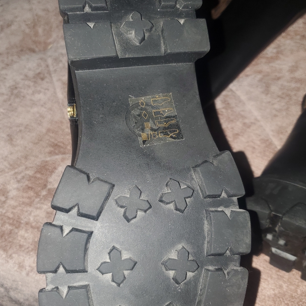 Michael Kors Ridley Boot - Picture 7 of 11